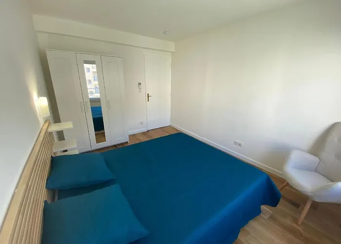 Renovated 4 Room Apartment-Parking Next Door And Beach At 700M